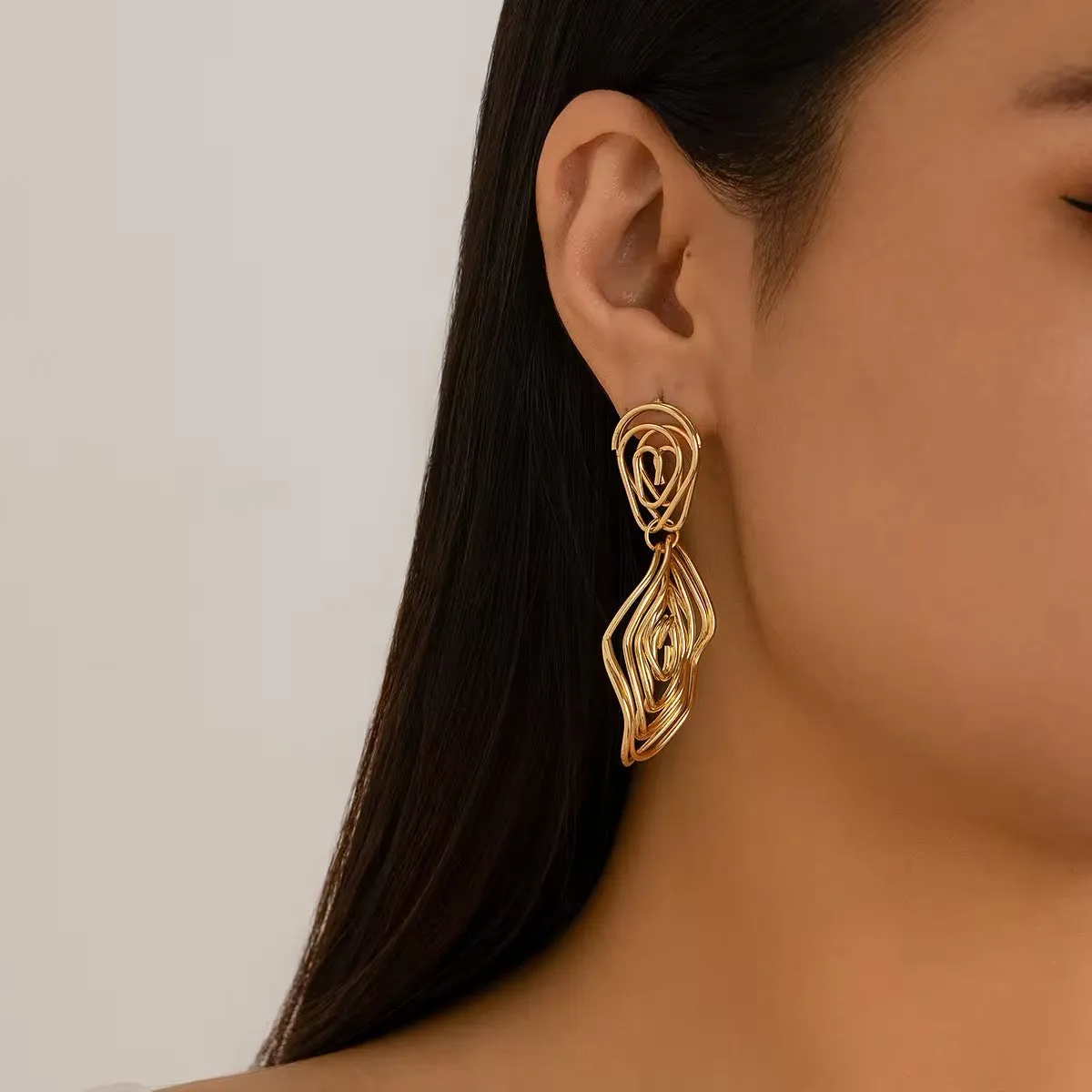 Creatively Irregular Metal Spiral Round Circle Pendant Drop Earrings