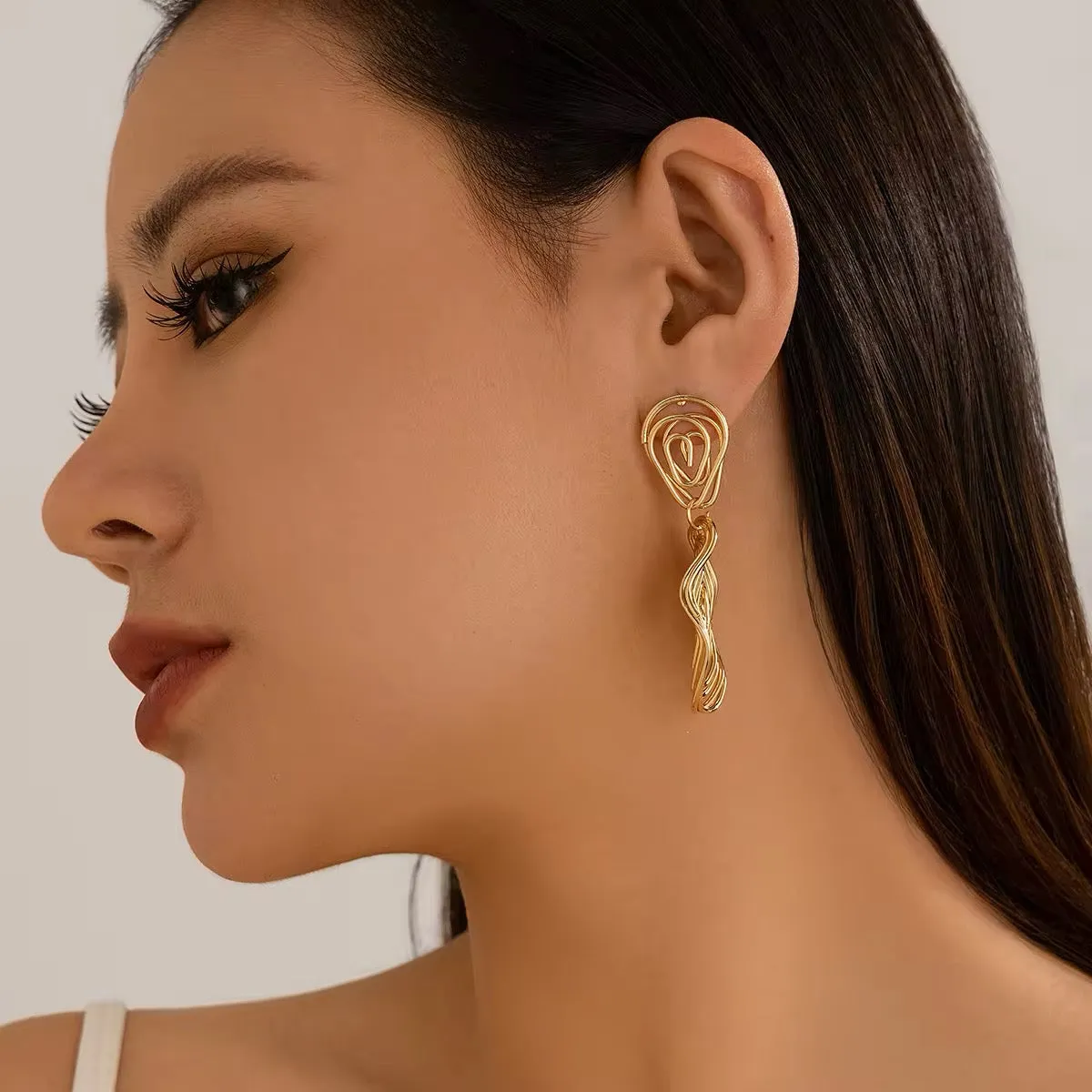 Creatively Irregular Metal Spiral Round Circle Pendant Drop Earrings