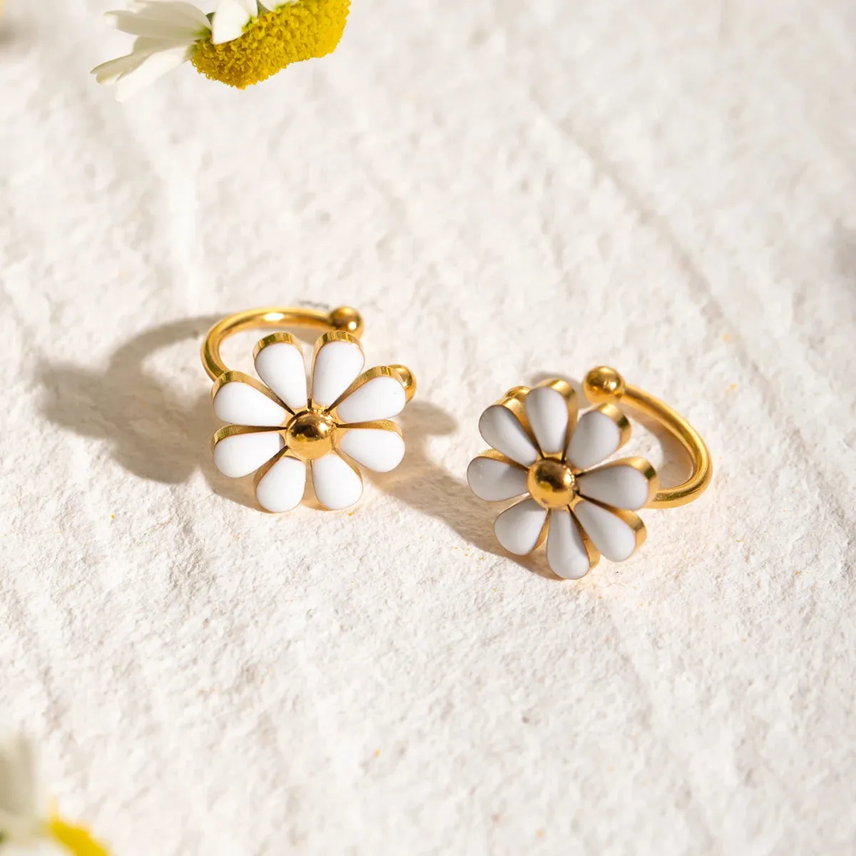 Elegant Summer Luxury White Drip Oil Eight-Petal Flower Ear Clip