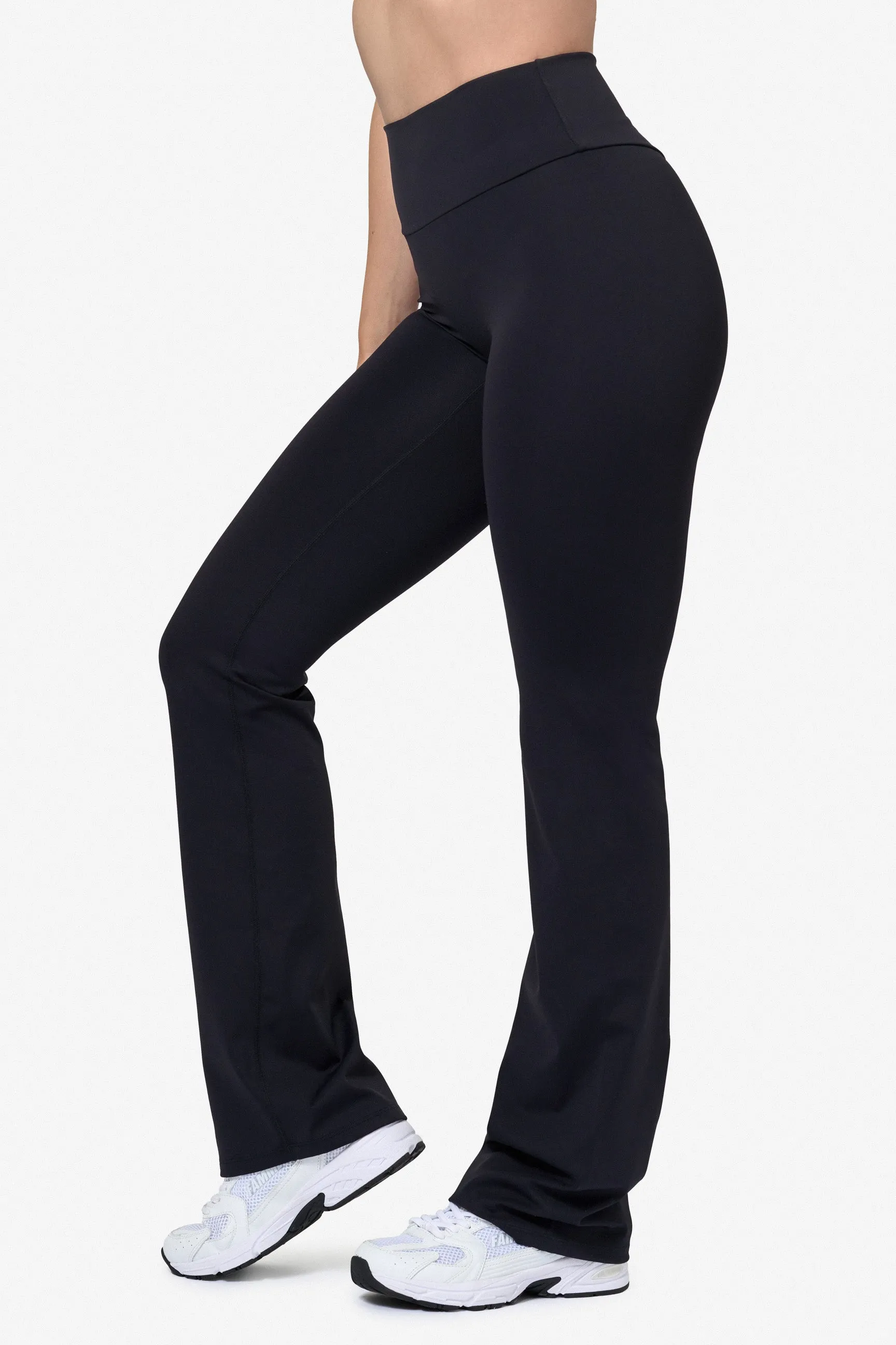 Signature Flared Leggings